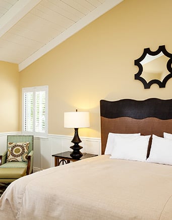 lighthouselodgecottages-home-rooms-lodge-king